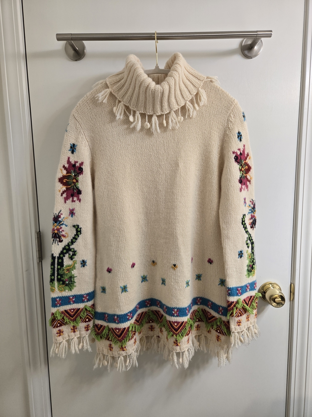 Escada 100% Cashmere Turtleneck Sweater Fringe Floral Embroidered Cream 38 M